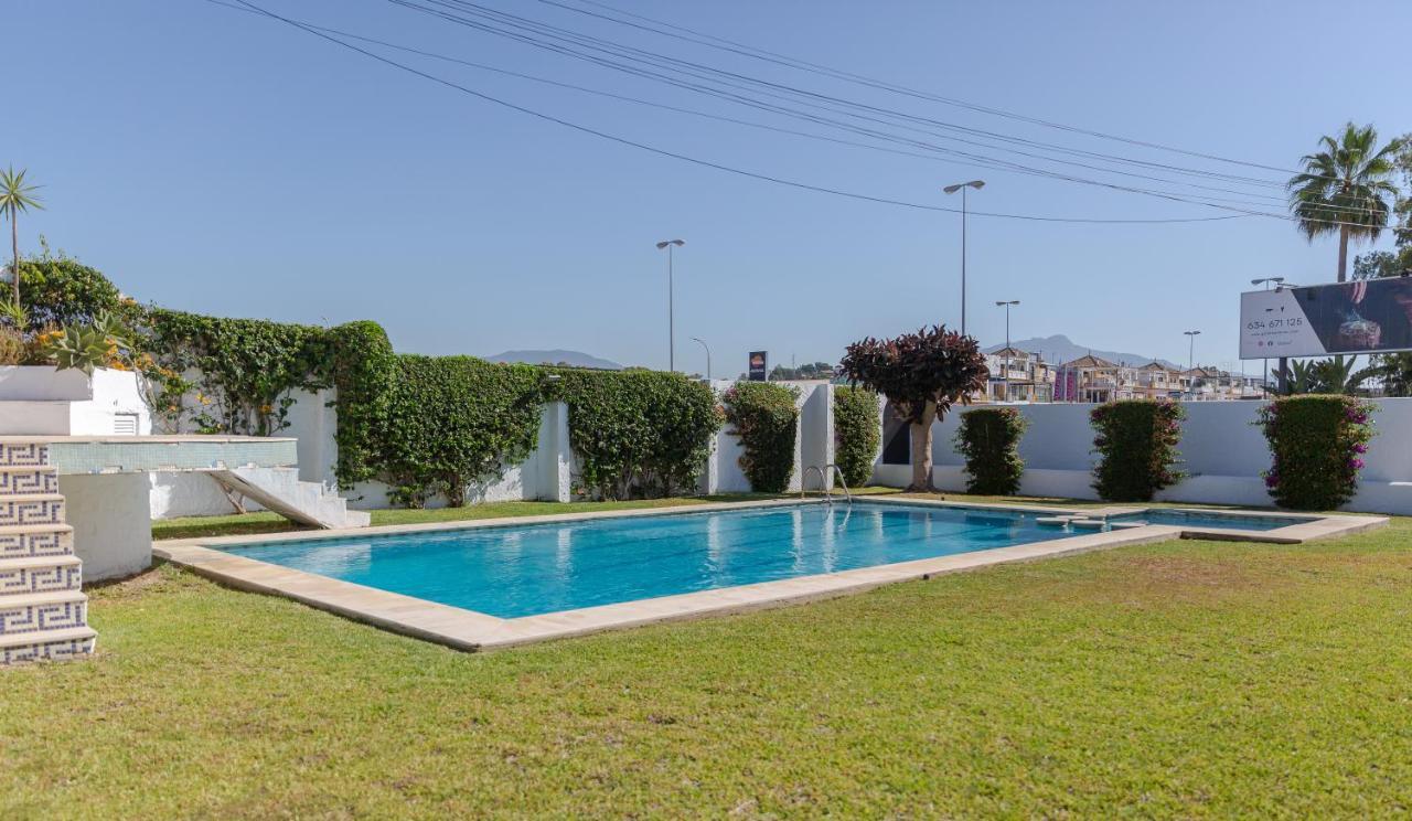 Casa Con Jardin Junto A La Playa Estepona
